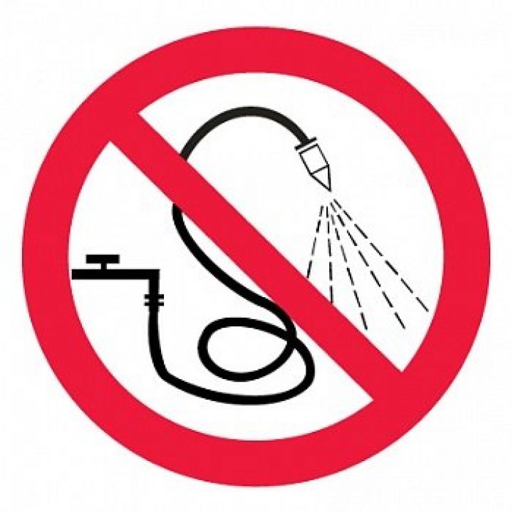 Знак Эксклюзив P17 Запрещается разбрызгивать воду (размер 200х200) фотолюминесцентный
